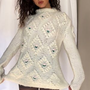 Chunky Vintage Oversized Cream Knit Grandma Sweater with Pink Floral Details